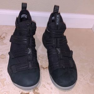 Nike Lebron X1 sneakers